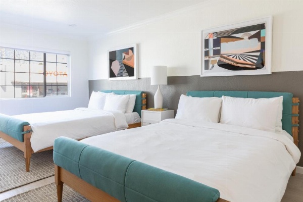 Signature Inn Oakland image 19